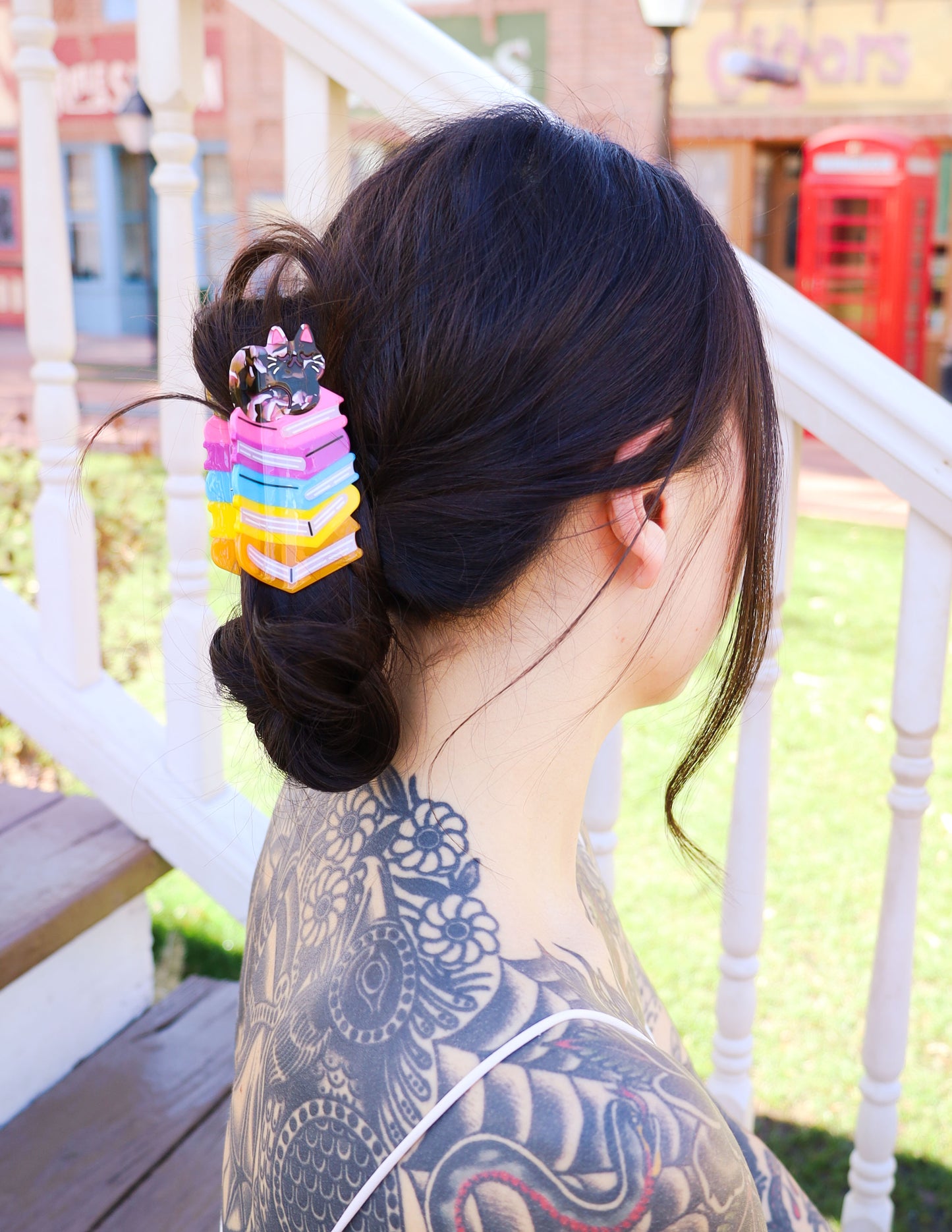 Book Stack Kitty Hair Claw